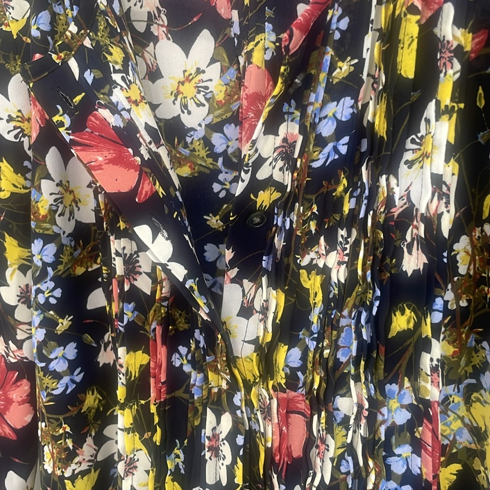 Banana Republic Blouse - XS, Navy Blue Floral Sheer, Like New! - Picture 11 of 15